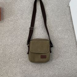 Messenger Cross Body bag LIKE NEW