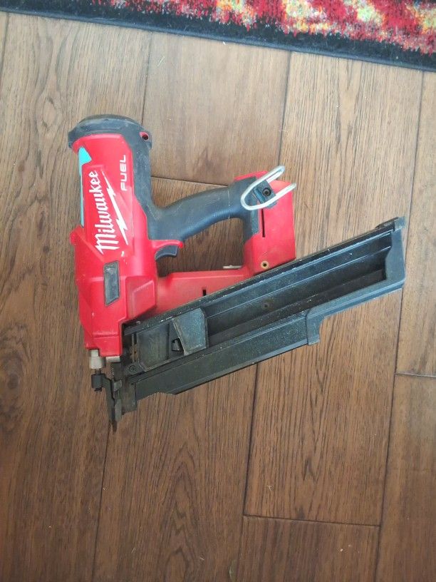 Milwaukee M18 21 deg. framing nailer