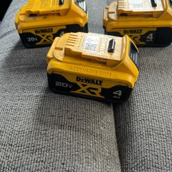 3 De Walt Batterys 4AH