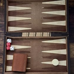 Backgammon Game in Case COMPLETE just $5 