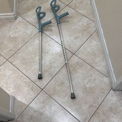 European/Canadian Crutches 