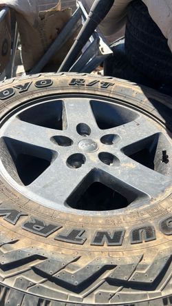 Jeep Wheel with Toyo Open Country R/T Tire