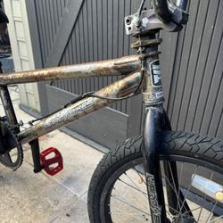 HARO BMX 20” Wheels  Is Not Rusted Is The Paint. Ready To Ride