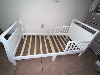 Toddler bed