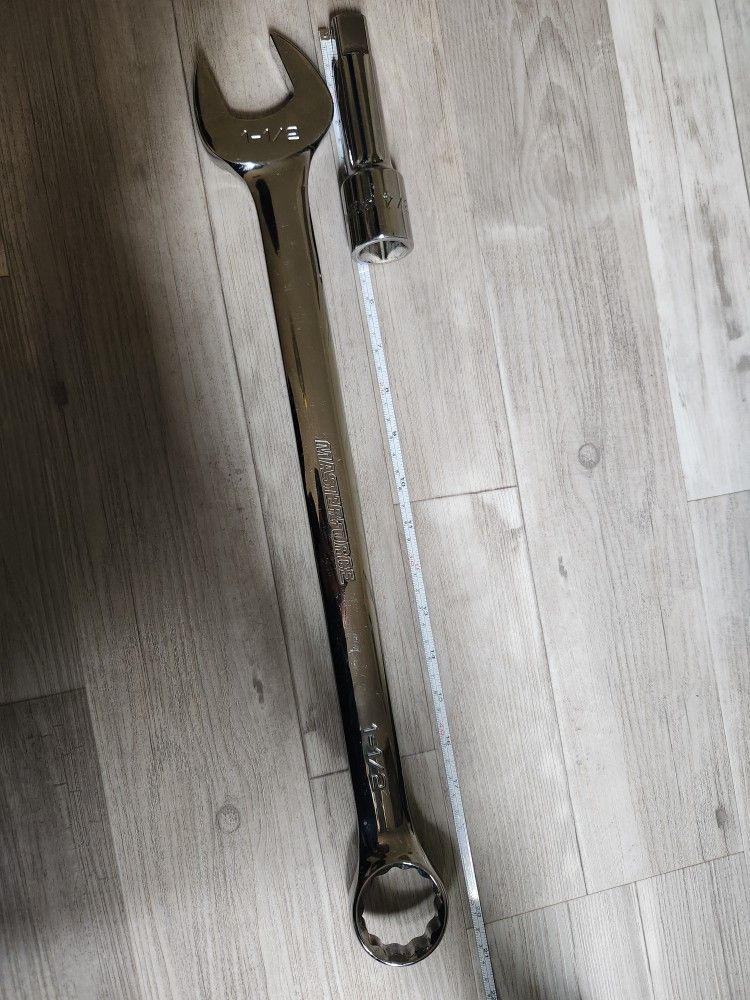 1-1/2 WRench And 3/4 Socket Extension