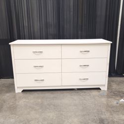 South Shore White Six-Drawer Dresser with Silver Pulls