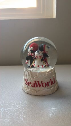 Seaworld Snow globe