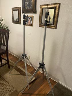 2 tripods