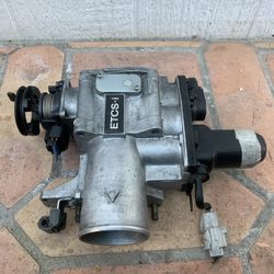 2001-2005 Lexus GS300 Throttle Body IS300 SC300 part #22030-46220  Genuine OEM JDM