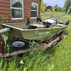 12" Aluminum Squar Nose Boat With Coleman 5hp Moter