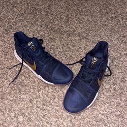 Kyrie mens size 12