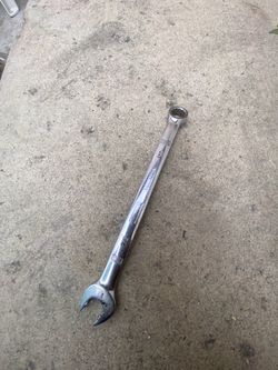 1/2-inch DeWalt combination wrench (Model DWMT72196)