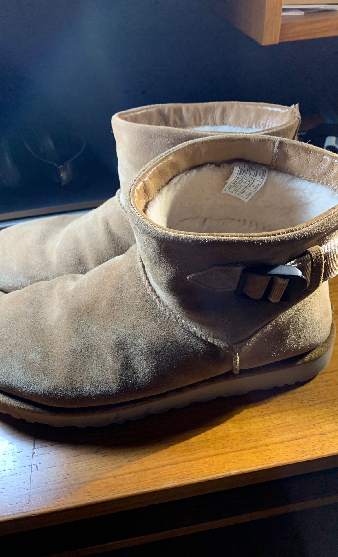 Men’s ugg boots size 11