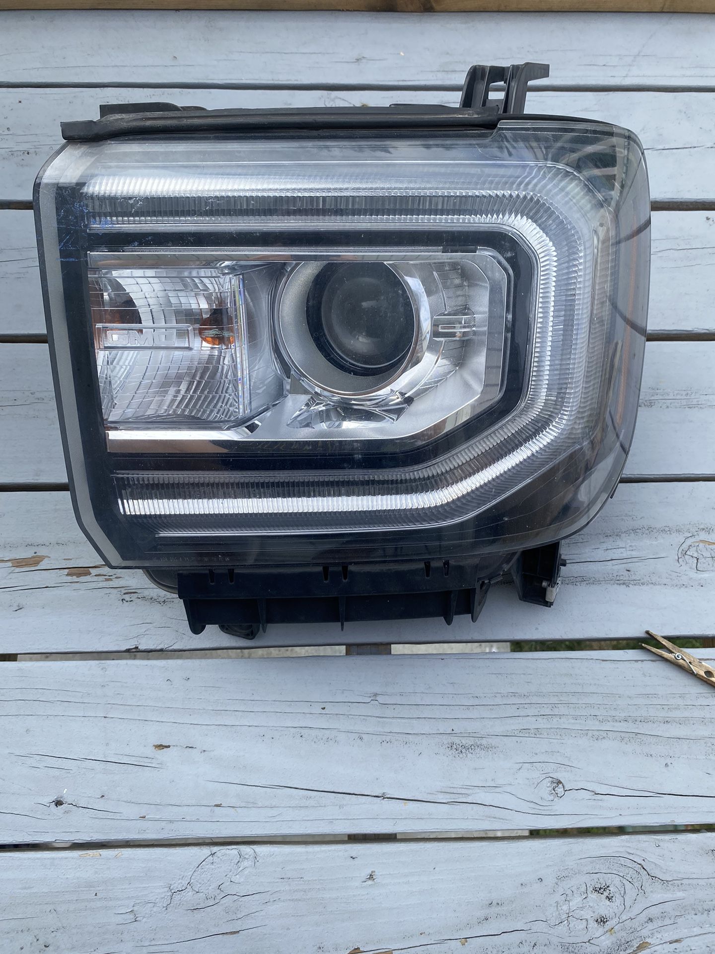 2016 GMC Sierra SLE Driver Headlight
