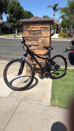 Specialized Myka Mountain Bike (26” wheels )