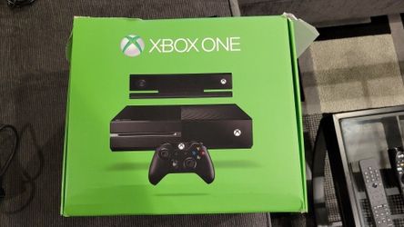 Xbox One Kinect Bundle ,2 Controllers, 4 Games 500gb 
