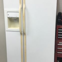 Refrigerator. Works Great 