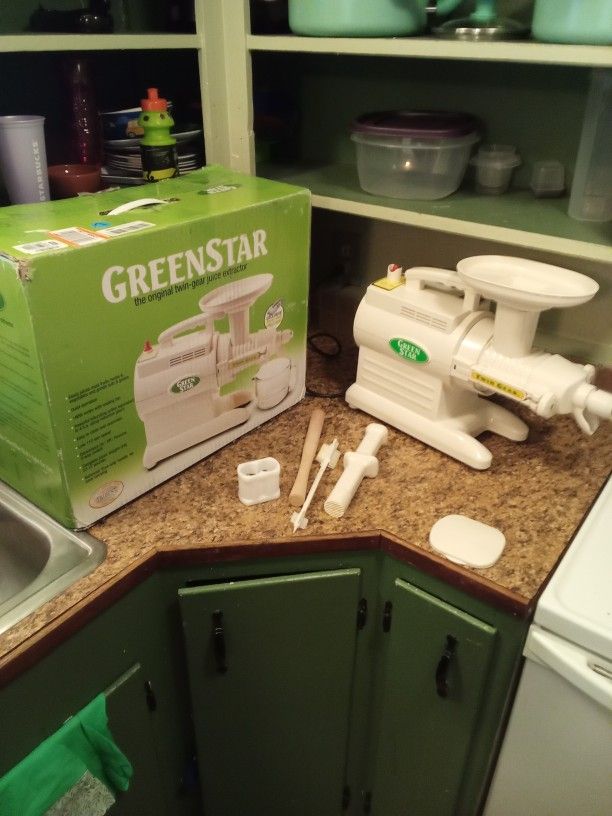 Green Star Tribest Greenstar GS 1000 Juicer, Standard, White Green Star Tribest Greenstar GS 1000 Juicer, Standard, White
