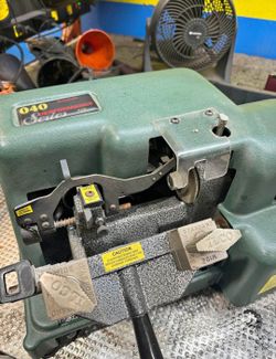 Keys Cutting Machine 
