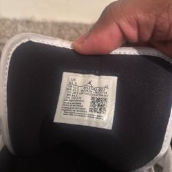 Black and gold Jordan 1 Se