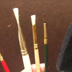 1 Box Of 100s Of Paint Brushes.