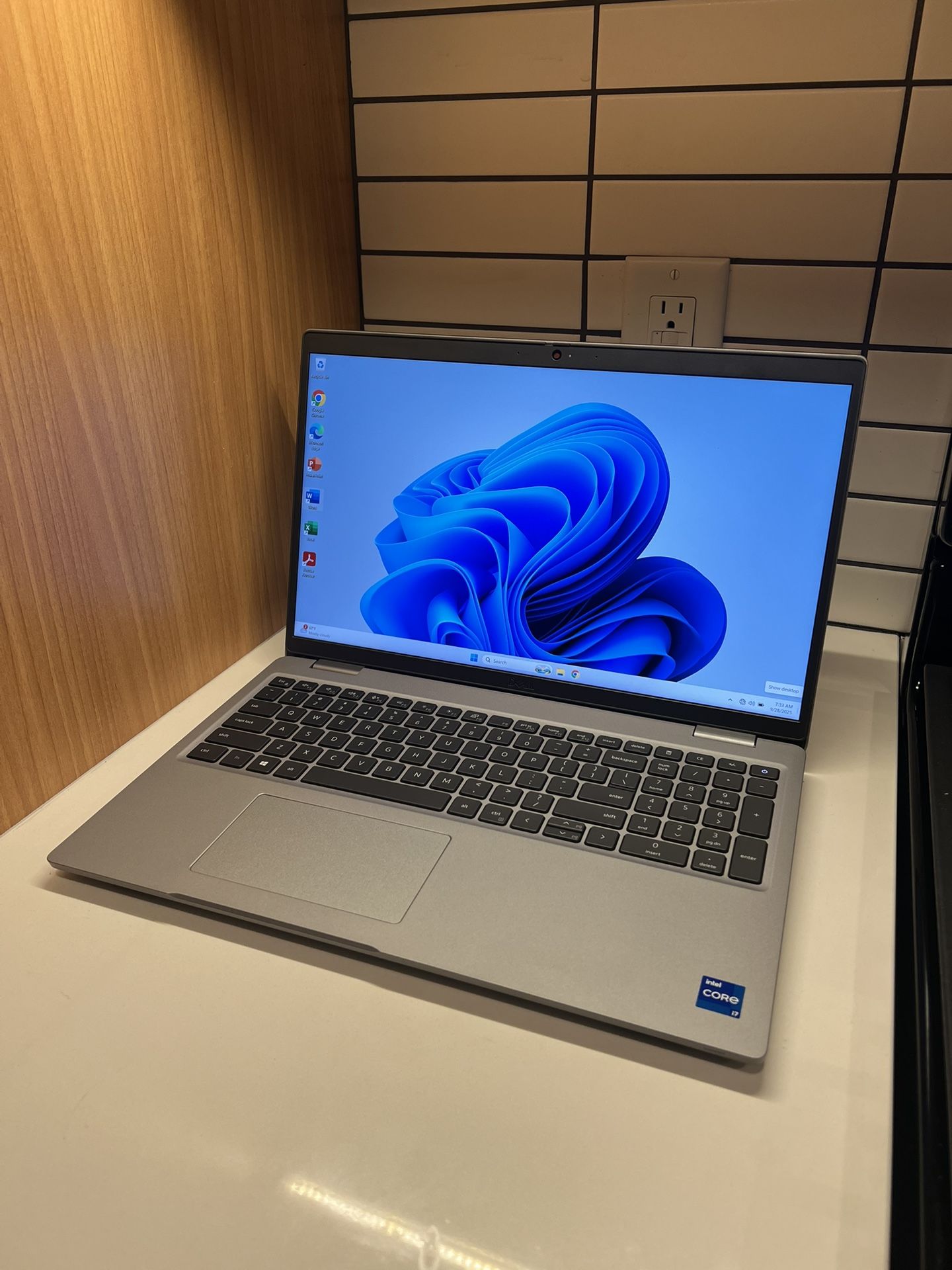 Dell Latitude 5520 Laptop - i7 | 32 GB RAM | 1 TB NVMe | Win 11 Pro | Office 2021