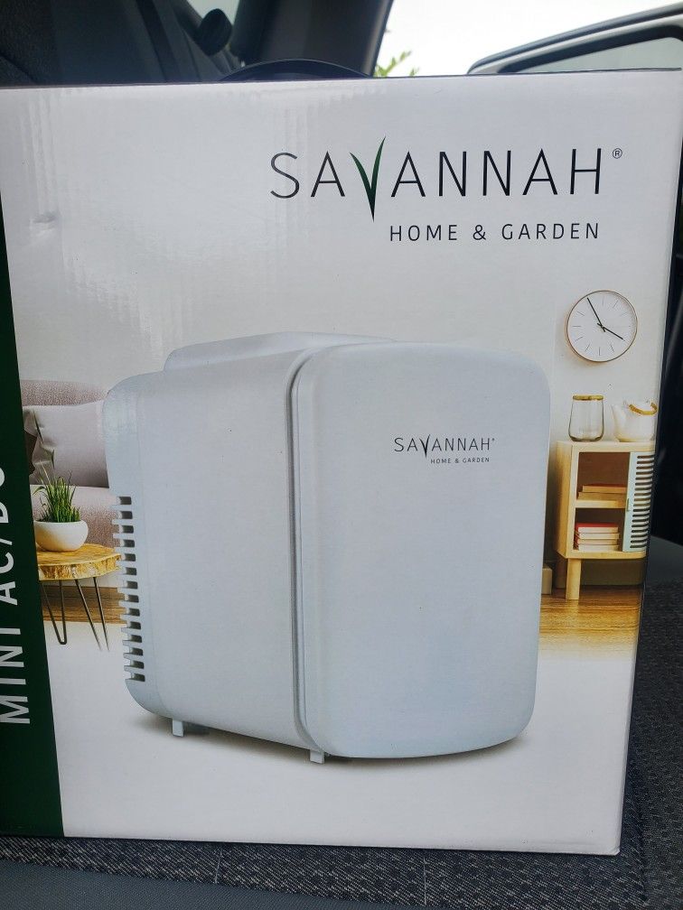 Savannah 3.7-Liter Mini AC/DC Fridge