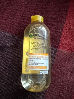 Garnier Skin Active Micellar Cleansing Water with Vitamin C, 13.5 oz/400 ml