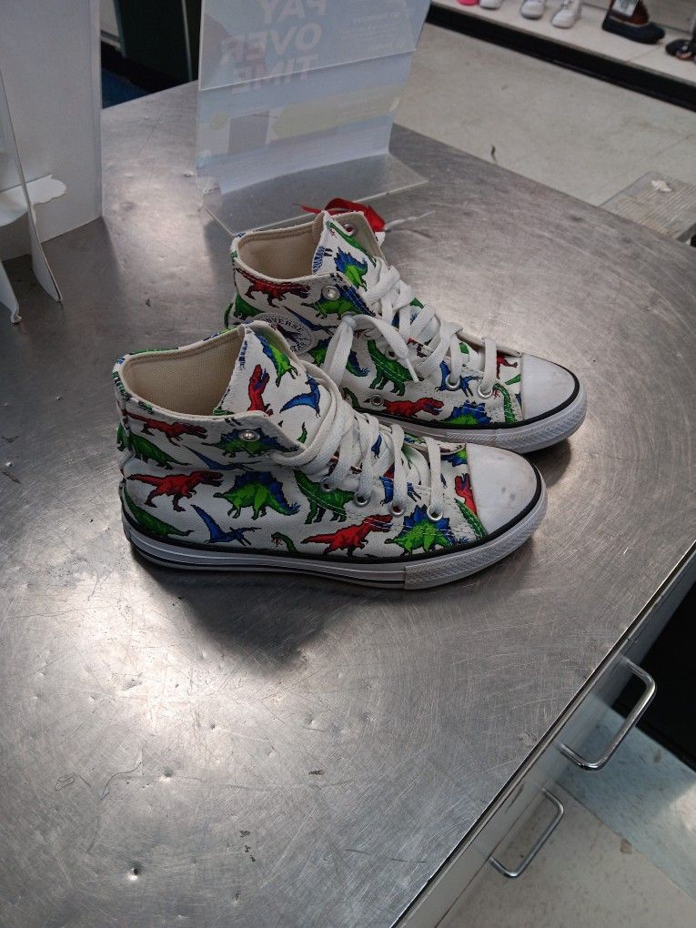 Converse Shoes Size 2.5