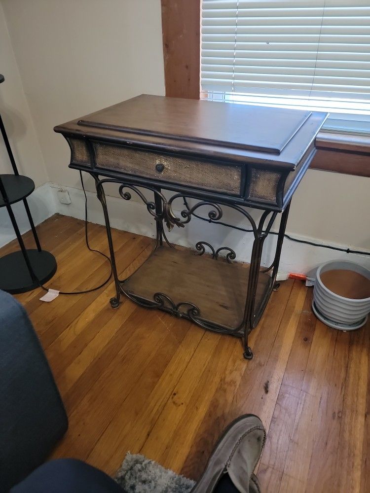Side/End Table