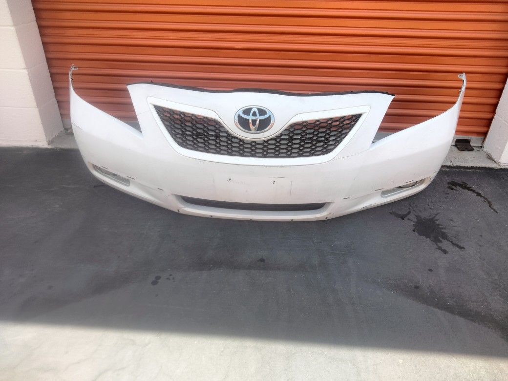2007-2009 Toyota Camry Complete Front Bumper With All Accessories OEM.