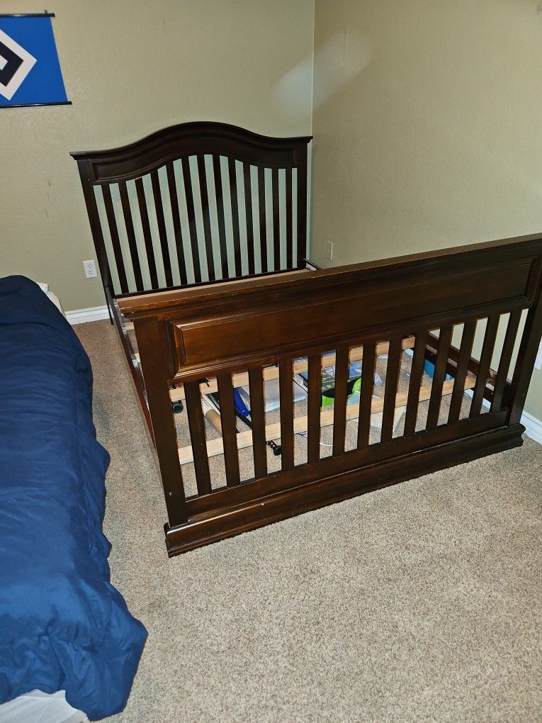 Full Size Bed/ Crib All In One