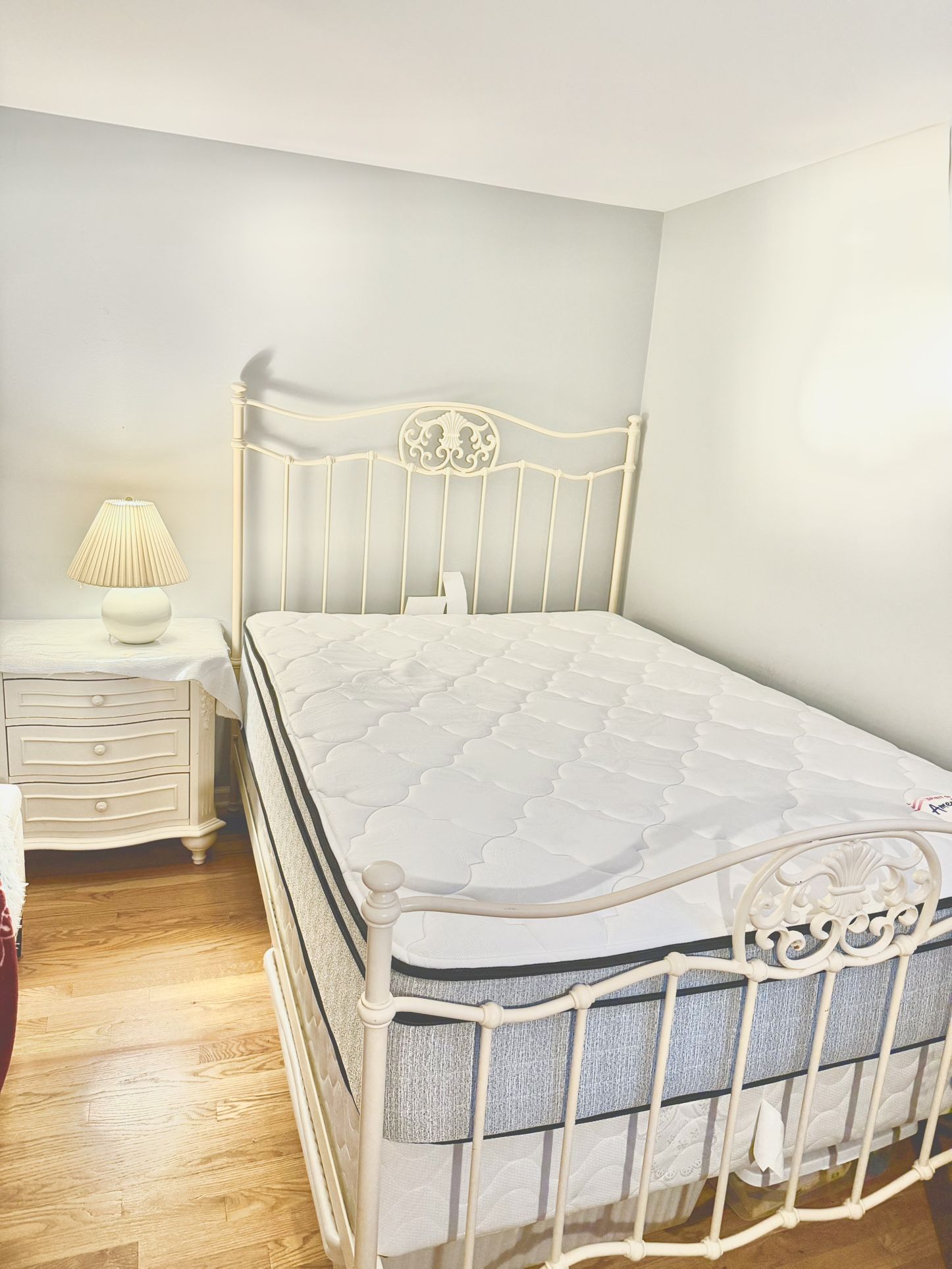 Queen Bedroom Set – Great Condition – ALL for $800!