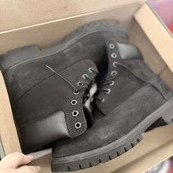 All Black Timberlines