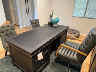 Heavy duty and Luxurios Work Desk