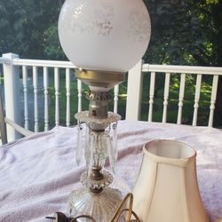 Vintage Globe Lamp With Glass Etch Design In Working Condition 