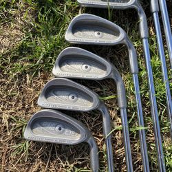 Ping Eye 2 Black Dot Iron Set