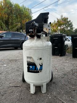 Pulsar PCE6280 28-Gallon Vertical Air Compressor
