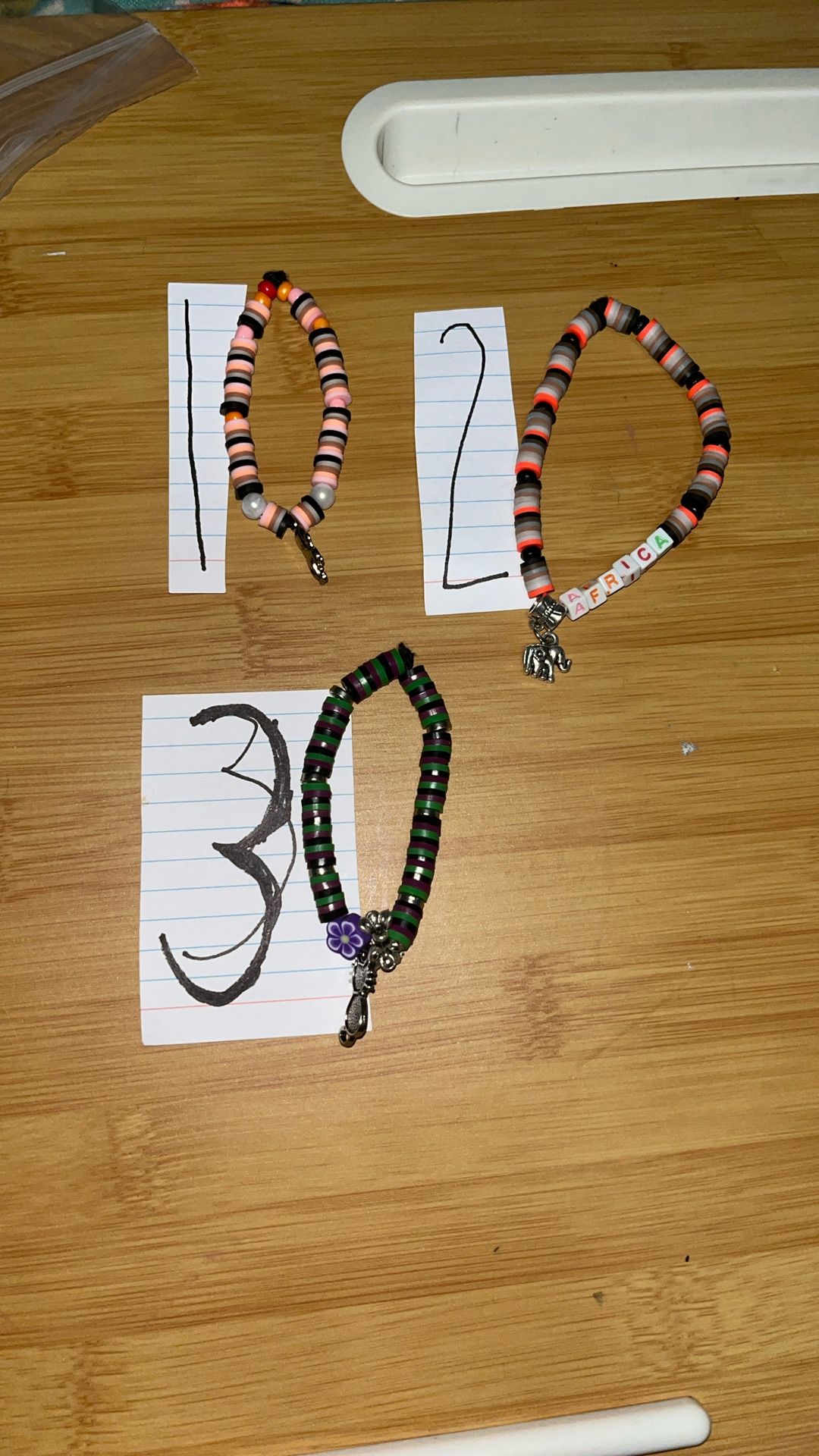 Neutral Colored Singular Bracelets