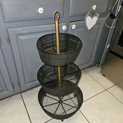 LARGE 3 TIER METAL FOOD BASKET