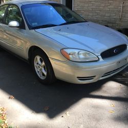 2004 Ford Taurus