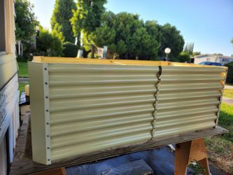 Raised garden bed