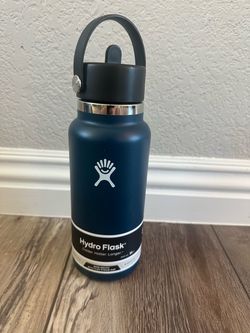 Hydro Flask 32 oz Wide Mouth insulated water bottle with Flex Straw Cap.