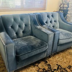 2 Beautiful Comfy  Blue Velvet Chairs💙💙$55 For Both!!!