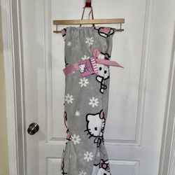 Hello Kitty Throw