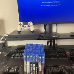 500GB PS4 + Games + 3 Controllers