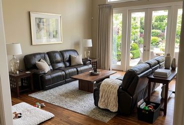 Leather reclining sofas