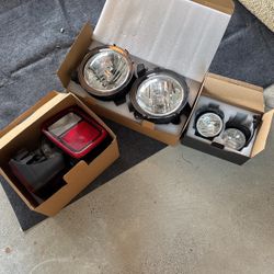 Jeep Gladiator Headlights Fog lights tail Lights - Stock 2024