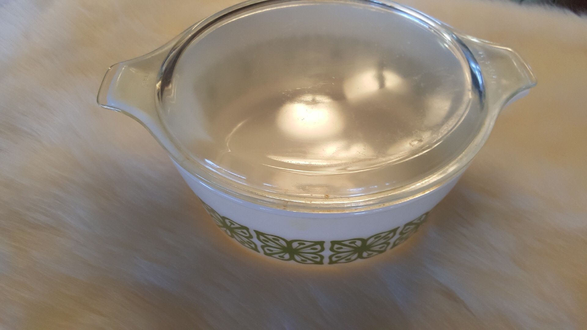Vintage Pyrex 475-B with lid