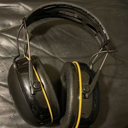 3M WorkTunes Connect Reusable Cordless Hearing Protection Earmuffs Bluetooth Compatibility 24 dB Noise Reduction Rating